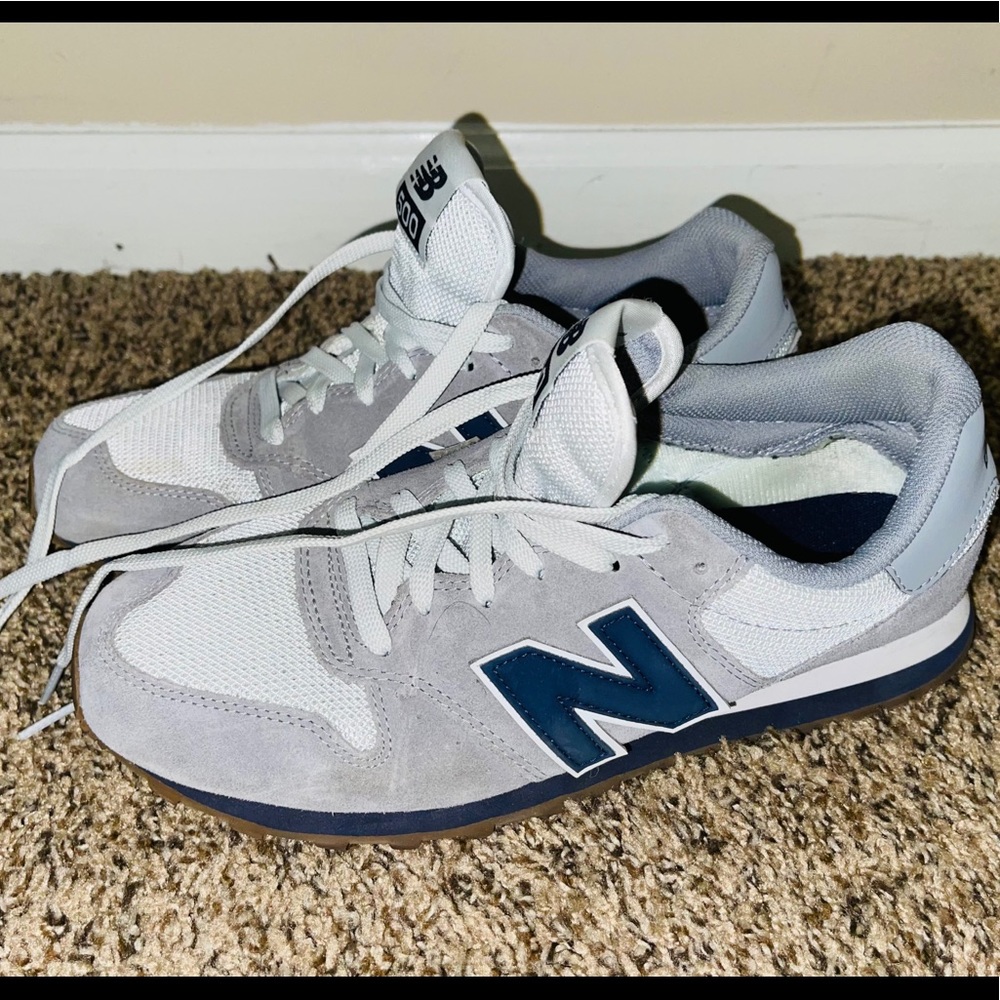Men’s New Balance tennis shoes